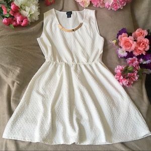Sleeveless White Textured Dress with Gold Plate